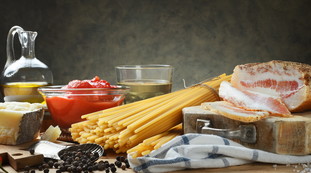 Massacro al supermercato: pasta, salumi e olio? Dove (e quando) volano i prezzi