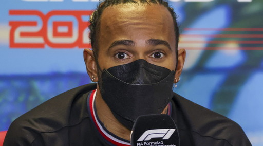 Quei due titoli mondiali.... Lewis Hamilton, la voce maligna nel paddock: cosa c'è dietro ai suoi trionfi