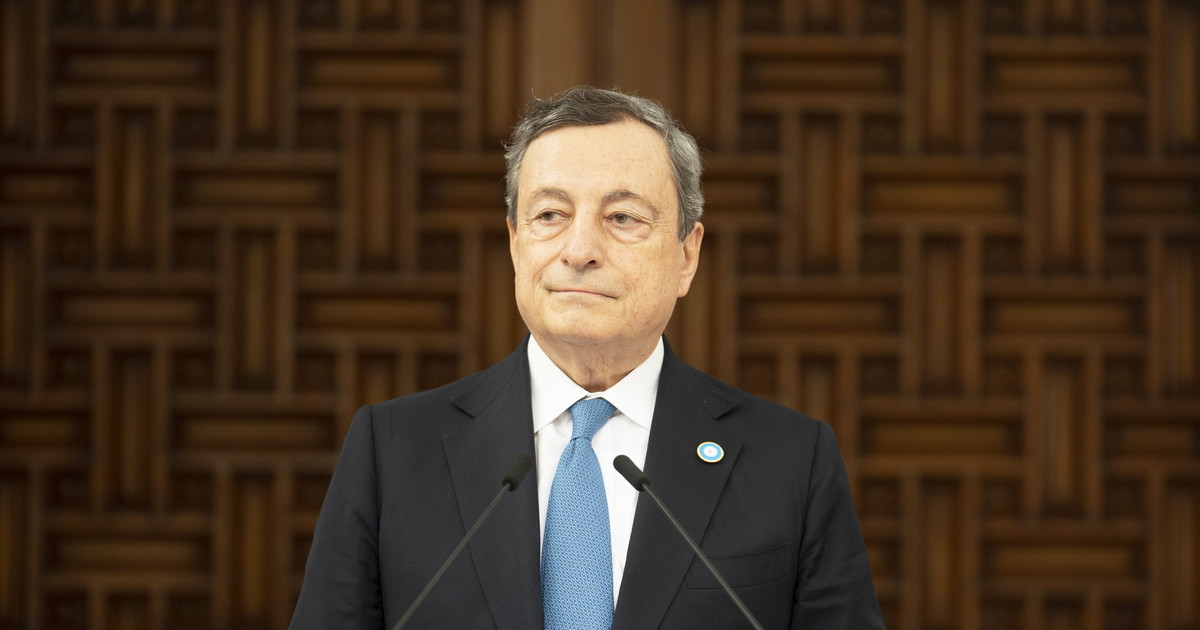 Mario Draghi, "fornitura di armi e blindati": lo scoop travolge il premier, cosa spunta nella lista "top-secret"