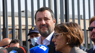 Il video decisivo inspiegabilmente sparito dal fascicolo. Salvini, uno choc: Open Arms, come lo stanno incastrando