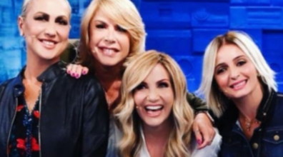 Sostituita da un ex allievo. Amici, ribaltone storico: la professoressa lascia il talent?