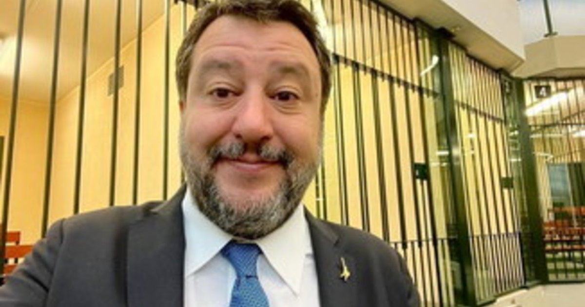Matteo Salvini? La dritta di Sallusti: anche solo per scaramanzia, stia lontano da Giuseppe Conte Matteo Salvini? La dritta di Sallusti: anche solo per scaramanzia, stia lontano da Giuseppe Conte