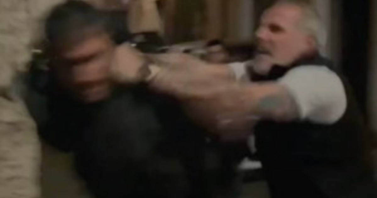 Roma, non c'è Mourinho? A cena viene massacrato un giornalista: il video che sconvolge l'Italia | Guarda