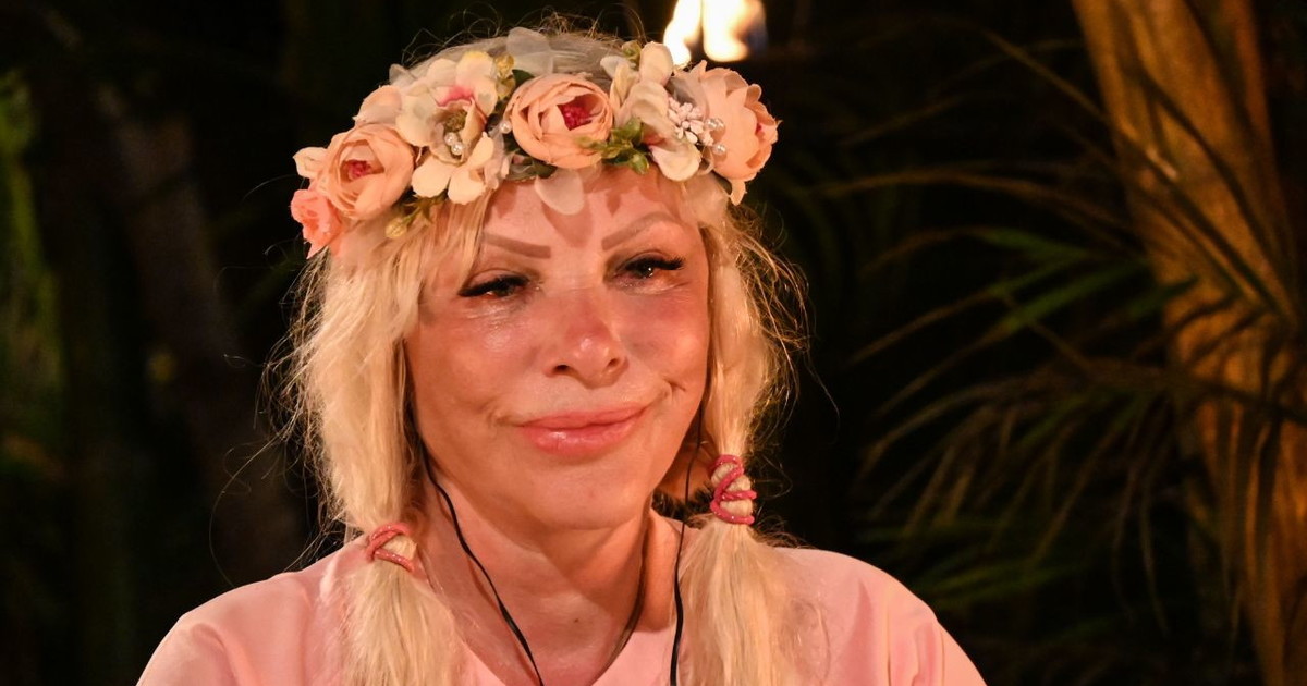 "Ero camerira in un hotel e...". Ilona Staller, memorie piccanti: così è diventata Cicciolina "Ero camerira in un hotel e...". Ilona Staller, memorie piccanti: così è diventata Cicciolina