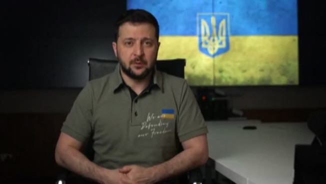 Zelensky sbugiarda Putin: