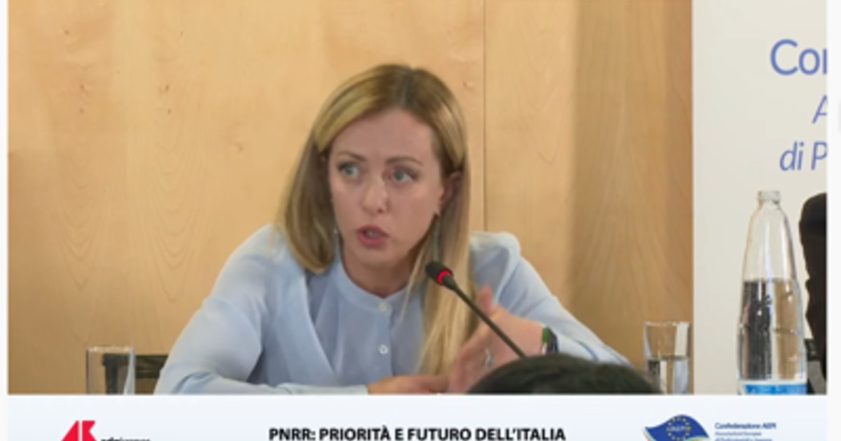Pnrr, Meloni: "Draghi vada in Europa per chiedere revisione obiettivi" Pnrr, Meloni: "Draghi vada in Europa per chiedere revisione obiettivi"
