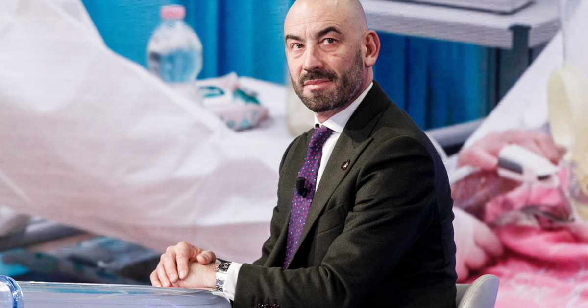 La "profezia" di Bassetti sul vaiolo: "Che cosa ci aspetta nei prossimi giorni", un altro incubo dietro l La "profezia" di Bassetti sul vaiolo: "Che cosa ci aspetta nei prossimi giorni", un altro incubo dietro l