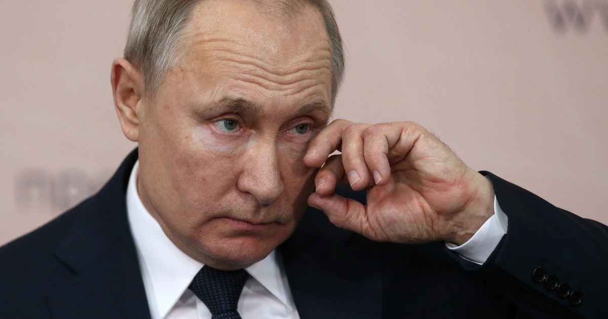 "Come si è fatto curare durante la riunione": conferme su Putin, le drammatiche condizioni dello zar "Come si è fatto curare durante la riunione": conferme su Putin, le drammatiche condizioni dello zar