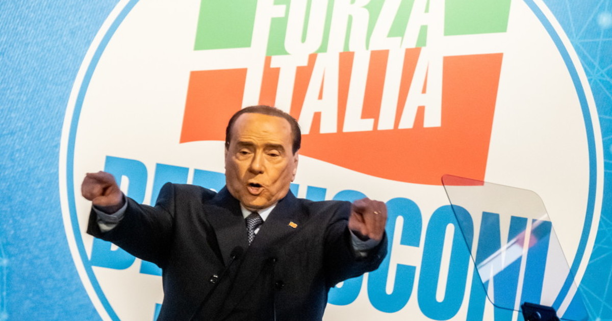 "Convincere Kiev ad accettare le richieste di Putin". Berlusconi, un nuovo terremoto "Convincere Kiev ad accettare le richieste di Putin". Berlusconi, un nuovo terremoto