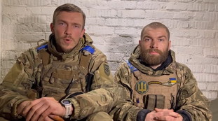 Insulti, vogliono farlo fuori: che fine ha fatto il comandante del battaglio Azov, umiliato con un blindato