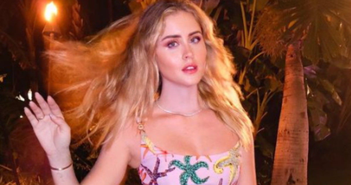 "Maledetti aerei". Valentina Ferragni, un viaggio da incubo. Arriva anche la polizia, finisce malissimo "Maledetti aerei". Valentina Ferragni, un viaggio da incubo. Arriva anche la polizia, finisce malissimo