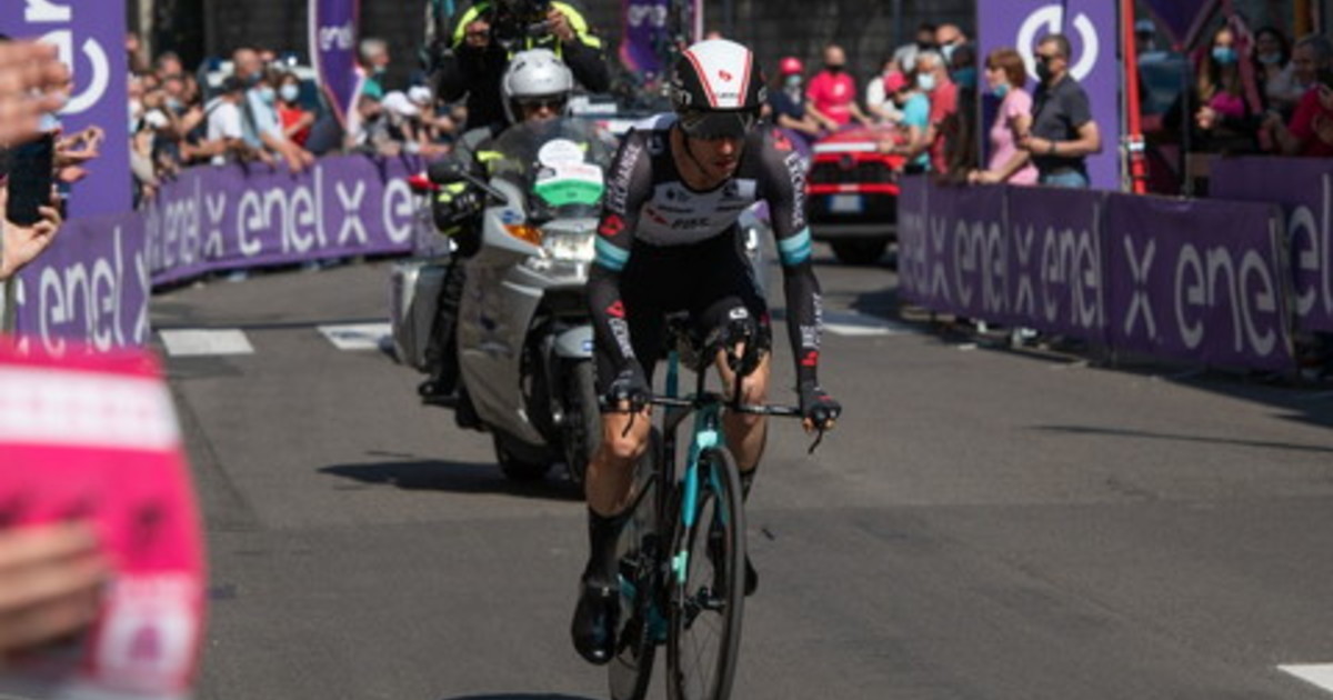 Simon Yates vince 14^ tappa a Torino, Carapaz maglia rosa Simon Yates vince 14^ tappa a Torino, Carapaz maglia rosa
