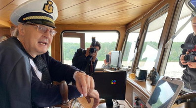 Provocazioni, show e un libro: la festa infinita di Vittorio Sgarbi