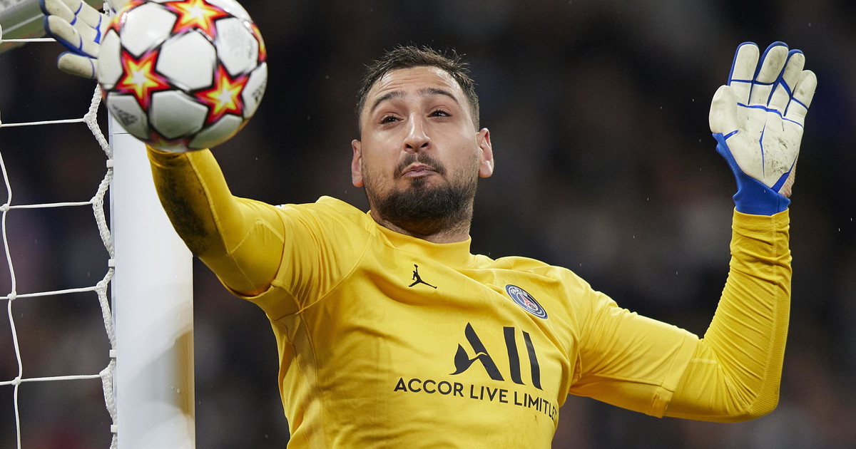 L'Italia oggi.... Donnarumma non riesce a finire di parlare, scattano insulti: il caso dopo il trionfo del Milan