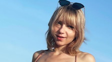 Kenya a luci rosse, la vacanza bollente di questa signorina? Ecco come la paga | <span style=color: rgb(153, 0, 0);>Guarda</span>