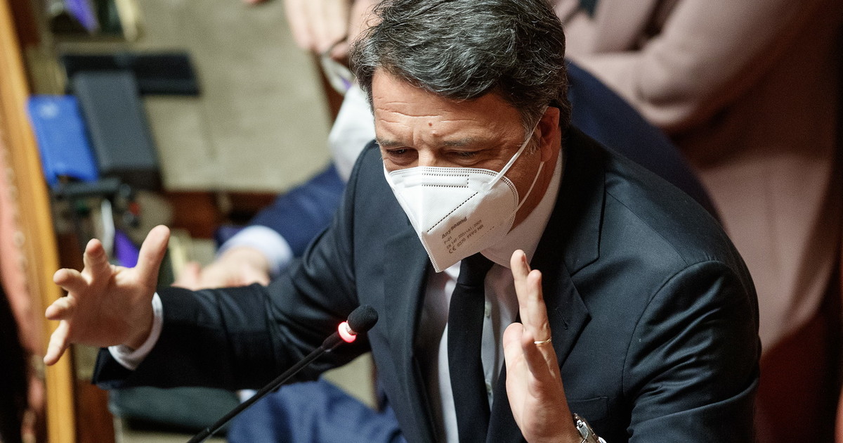 "Sono orgoglioso". Matteo Renzi frantuma il centrosinistra: la foto che fa schiumare di rabbia il Pd | Guarda "Sono orgoglioso". Matteo Renzi frantuma il centrosinistra: la foto che fa schiumare di rabbia il Pd | Guarda