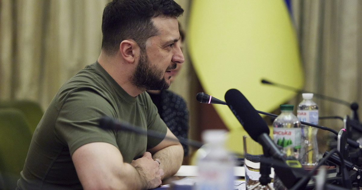 Diretta Zelensky chiude le porte alla pace: una frase fa precipitare la situazione. E i russi passano all Diretta Zelensky chiude le porte alla pace: una frase fa precipitare la situazione. E i russi passano all