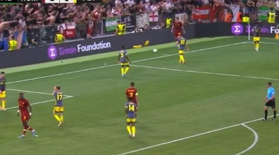 La vergogna durante la finalissima della Roma. Vedete questa foto? È da censura | Guarda