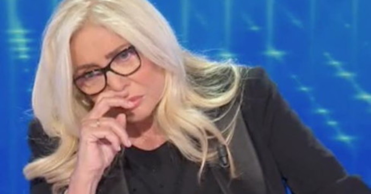 "Una disgraziata...". Lo sfogo (a sorpresa) di Mara Venier, vuota il sacco: cosa le è successo "Una disgraziata...". Lo sfogo (a sorpresa) di Mara Venier, vuota il sacco: cosa le è successo