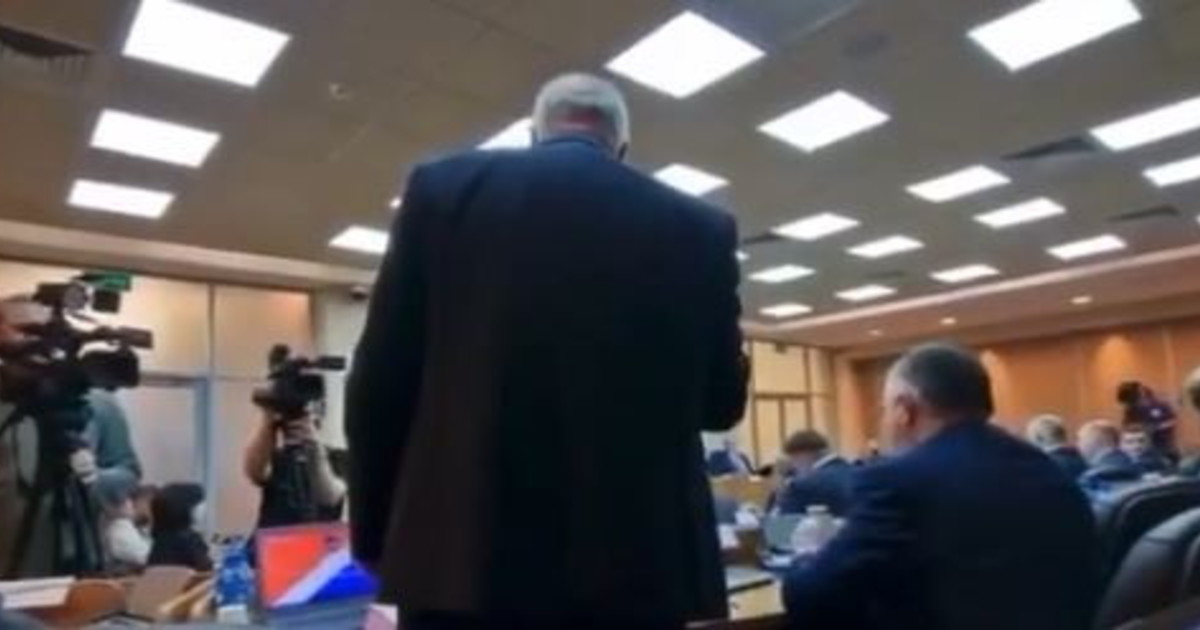 "Se non ti fermi". Il deputato sfida Putin. Primi segnali di cedimento al Cremlino: Vasyukevich, parole clamorose | Video "Se non ti fermi". Il deputato sfida Putin. Primi segnali di cedimento al Cremlino: Vasyukevich, parole clamorose | Video