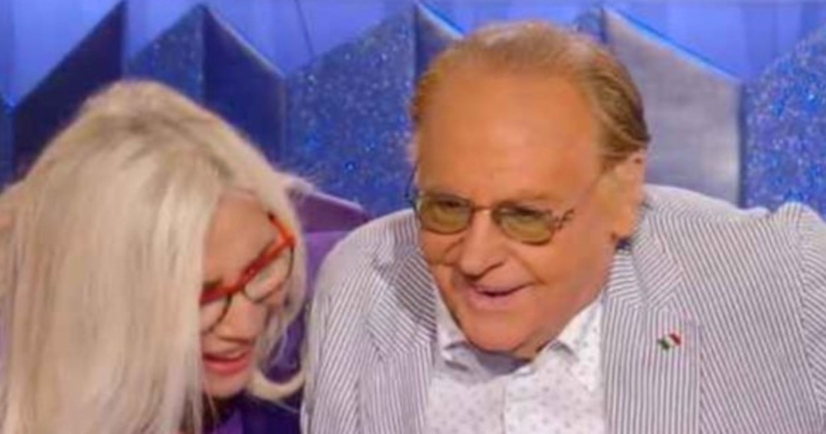 "La prima volta che andai da lui trovai...". Mara Venier lo ha detto davvero, imbarazzo totale per Renzo Arbore "La prima volta che andai da lui trovai...". Mara Venier lo ha detto davvero, imbarazzo totale per Renzo Arbore
