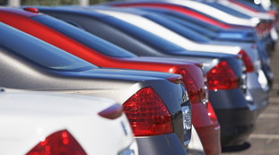 Auto a benzina e diesel, addio: l'Europa si spacca ma c'è il sì, ecco la data del divieto