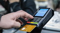 Bancomat, i 3 errori da non commettere quando paghi con la carta: cosa rischi