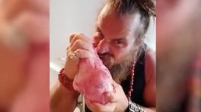 Boban Simic? Mangia solo carne cruda e secrezioni corporee: com'è ridotto dopo 4 anni | Video