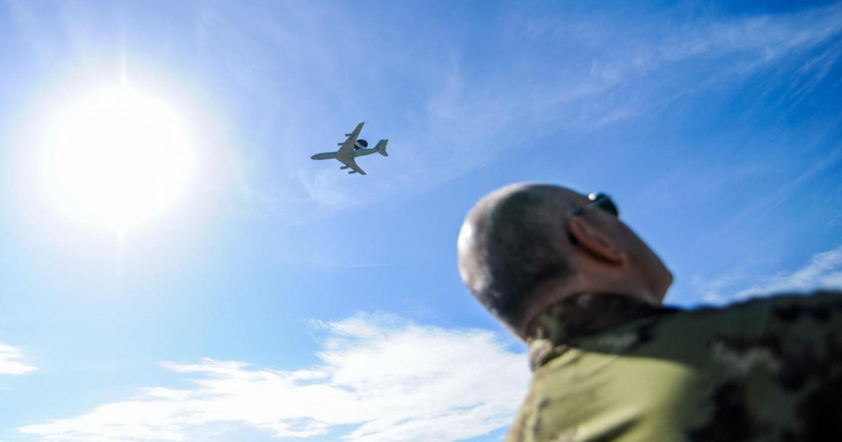 "Truppe e difese aeree subito in Italia": vertice Nato, drammatici venti di guerra "Truppe e difese aeree subito in Italia": vertice Nato, drammatici venti di guerra