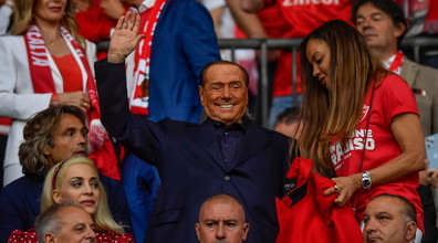 Arbitro comunista. Ma ora lo assume: clamoroso Berlusconi, chi arriva al Monza