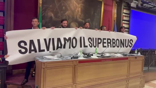 Superbonus, i deputati M5s occupano i banchi della Commissione Finanze