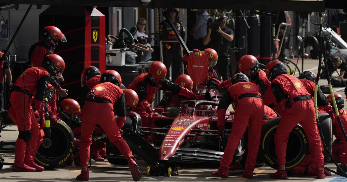 "Demolito dalla Ferrari": Charles Leclerc, sabotaggio perfetto a Silverstone "Demolito dalla Ferrari": Charles Leclerc, sabotaggio perfetto a Silverstone