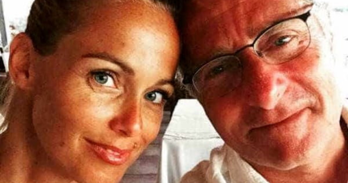 "Gli amori finiscono". Sonia Bruganelli, addio Bonolis? La frase: tam tam impazzito "Gli amori finiscono". Sonia Bruganelli, addio Bonolis? La frase: tam tam impazzito