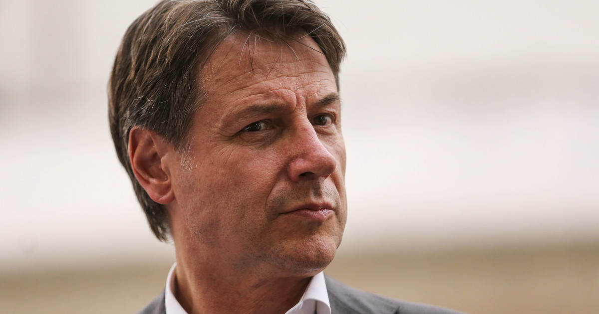 Capace di tutto, buono a nulla: Vittorio Feltri seppellisce quel che resta di Giuseppe Conte
