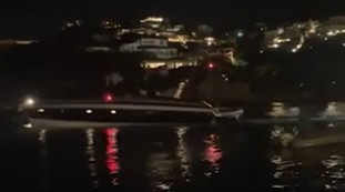 Costa Smeralda, yacht di 21 metri sugli scogli: 1 morto (e un terribile sospetto)
