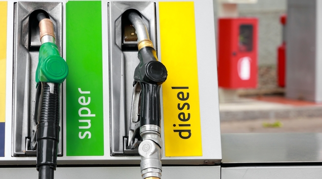 Stravolto il prezzo della benzina: ecco dove fare il pieno (subito), occhio alla cifra