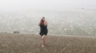 “Fulmini e grandine in spiaggia”: Meteo, dove le vacanze sono rovinate