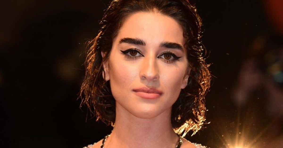 Simona Tabasco nuda sul red carpet: vestito estremo, senza censura