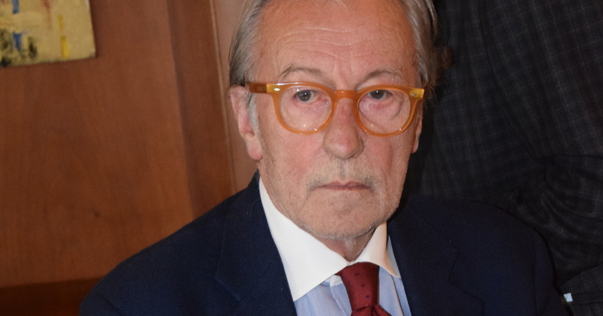 Finalmente sepolta. E adesso...: Regina Elisabetta, la sfuriata di Vittorio Feltri