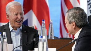 Complimenti: il pizzino di Joe Biden a Draghi, cosa c'è dietro