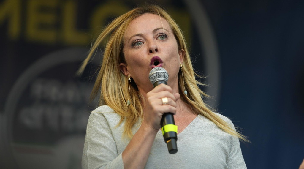 The last shame in Naples, as they try to expel Giorgia Meloni