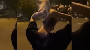Si toglie il velo islamico, l'orrore: Iran, che fine fa questa ragazza | <span style=color: rgb(153, 0, 0);>Video</span>