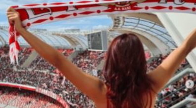 Lato B nudo allo stadio? Per la tifosa di Bari si mette malissimo | Immagini esplicite