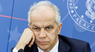 «Predappio and the rave;»: Ο Piantedosi σωπαίνει τους δασκάλους στα αριστερά