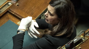 Il maschile? Forse perché...: Laura Boldrini, altro delirio sulla Meloni