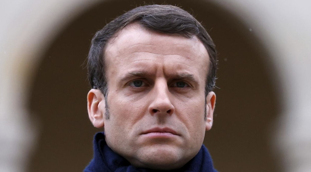 Macron indagato, un'esplosiva storia di soldi: il galletto può crollare