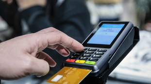Cosa accade se paghi col bancomat oltre i 60 euro: cambia tutto