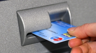 Ne parliamo con l'Europa: bancomat, cosa può cambiare subito