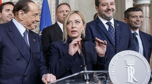 Centrodestra doppia centrosinistra, il sondaggio scrive un pezzo di storia: le cifre