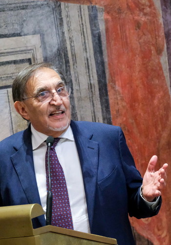 So io i miei doveri, più di altri. Festa Tricolore, La Russa zittisce i sinistri